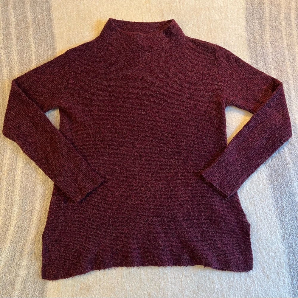 Old Navy Women's long sleeve Burgundy Sweater